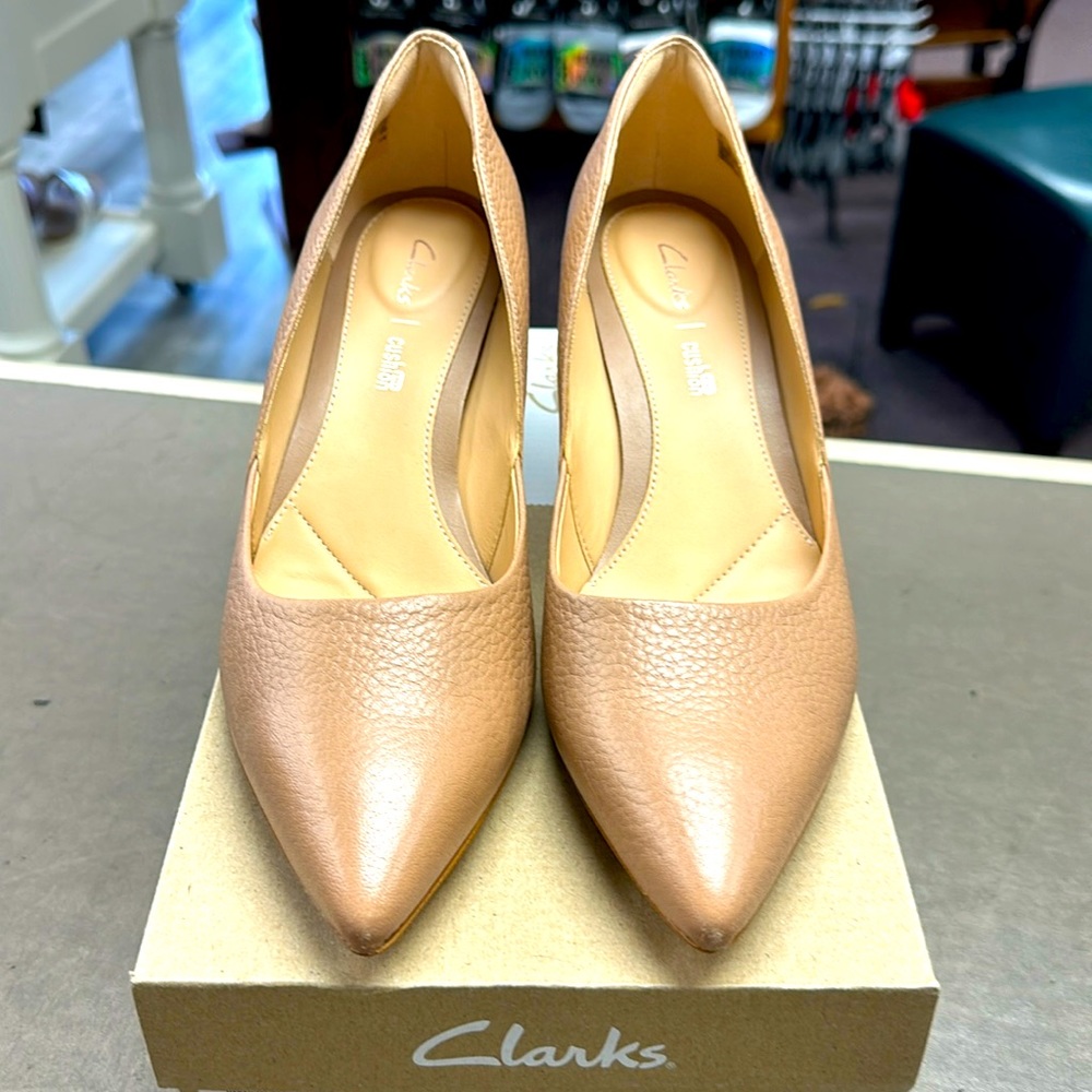 Clarks Pumps gently worn Praline size 8 Medium